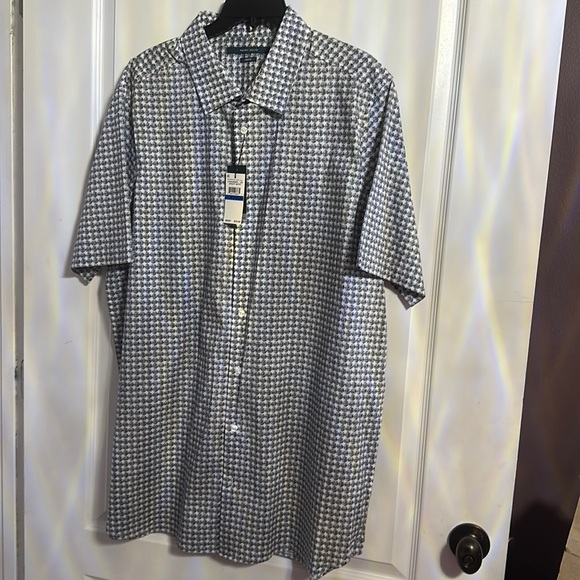 Perry Ellis Other - Perry Ellis stretch, button down shirt